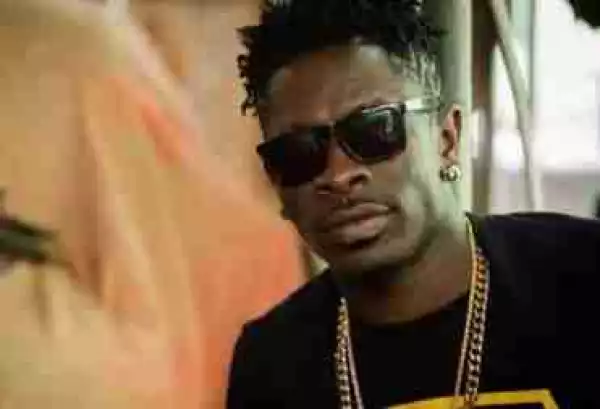 Ghanaian Singer, Shatta Wale Compensates The Bodyguard He Slapped With Motorcycle